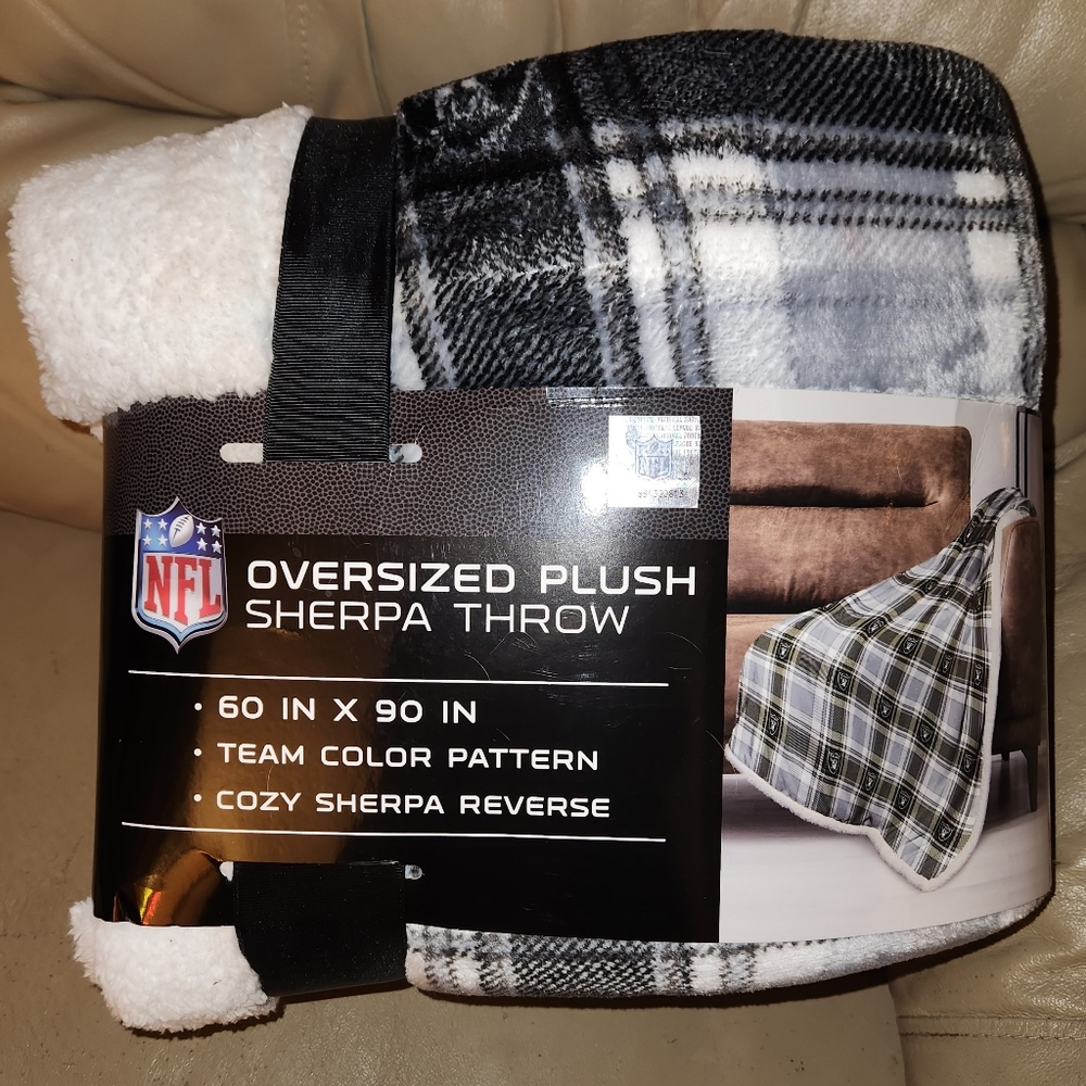 NWT NFL.com Las Vegas Raiders Oversized 90" X 60"  Black White Plush Blanket